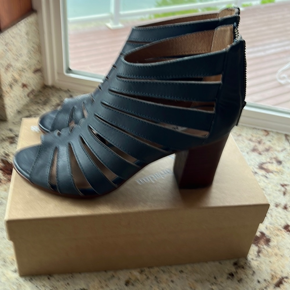 Like new Steve Madden blue heeled sandal